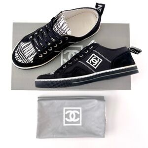 CHANEL | Black White Low Top Tennis Sneakers CC Logo Tweed Suede Vintage EU 37